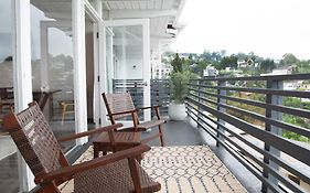 Hollywood Hills Hotel